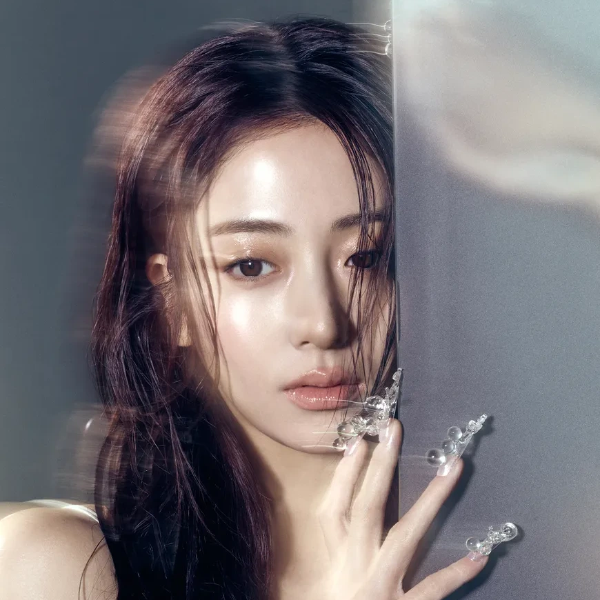 허윤진(HUH YUNJIN)