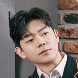 김주헌
