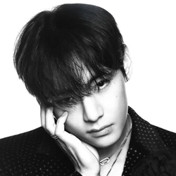 뷔(V)