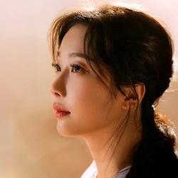 김려은