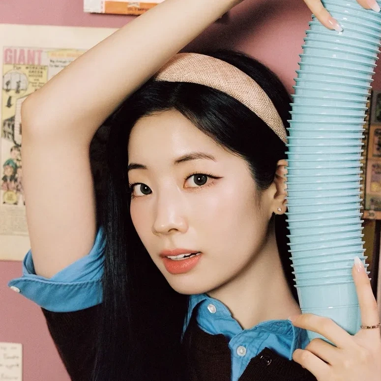 다현(DAHYUN)