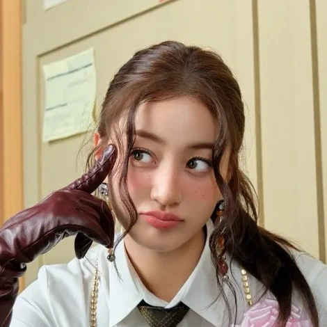 지효(JIHYO)